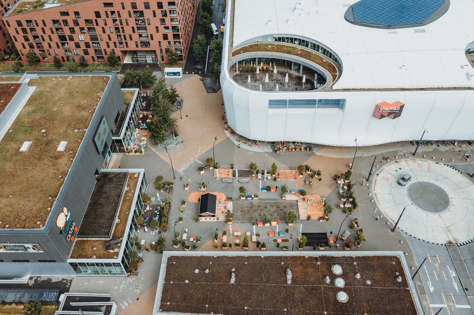 Die Mall of Switzerland bietet nicht nur Einkaufsmöglichkeiten, sondern auch Kulinarik und Freizeitaktivitäten